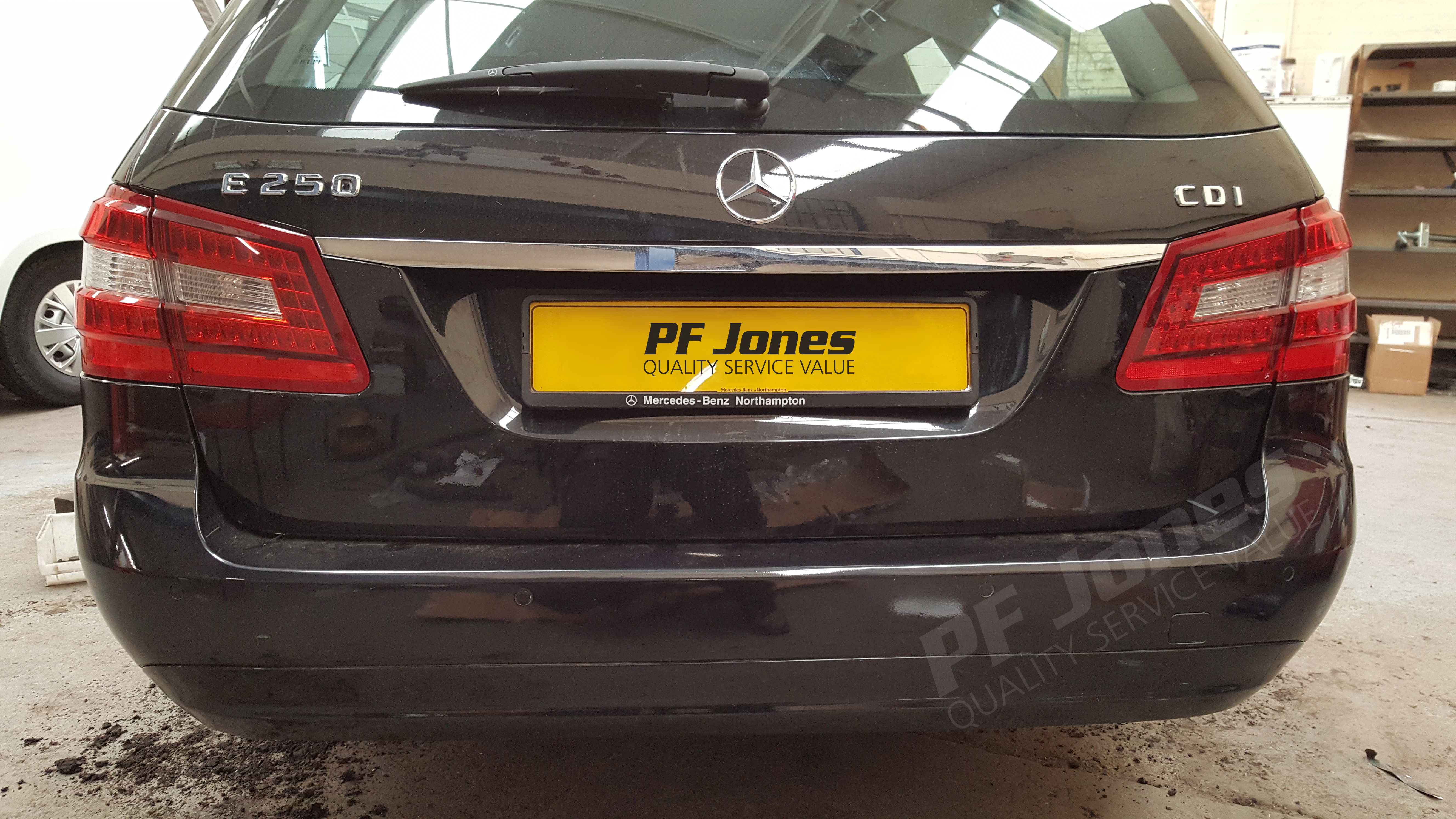 Mercedes E Class fitted with a Westfalia detachable swan neck tow bar and dedicated 7 pin wiring.
