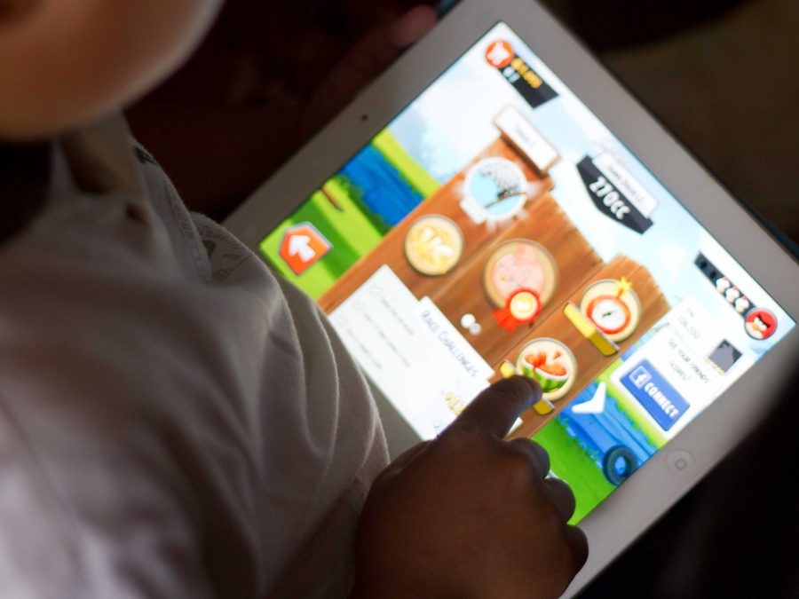 5 technology tips for entertaining kids on road trips