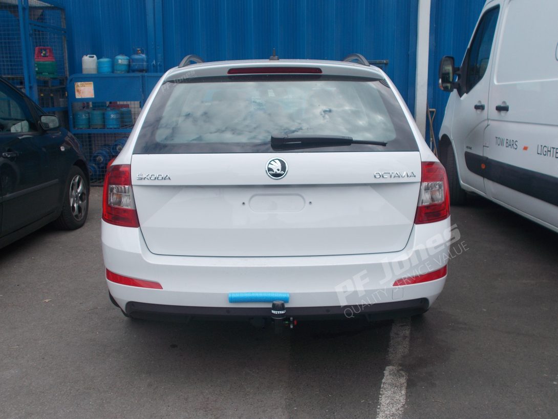 Skoda Octavia Estate Tow Bar Fitting 317132