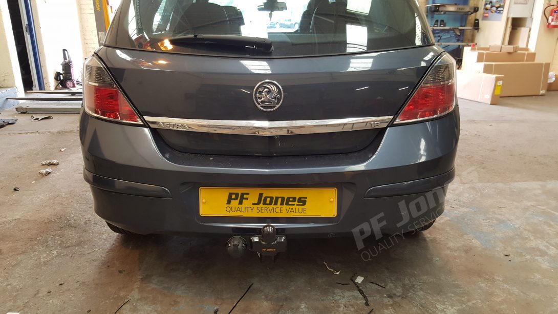 Vauxhall Astra Hatchback Towbar Fitting TVA017