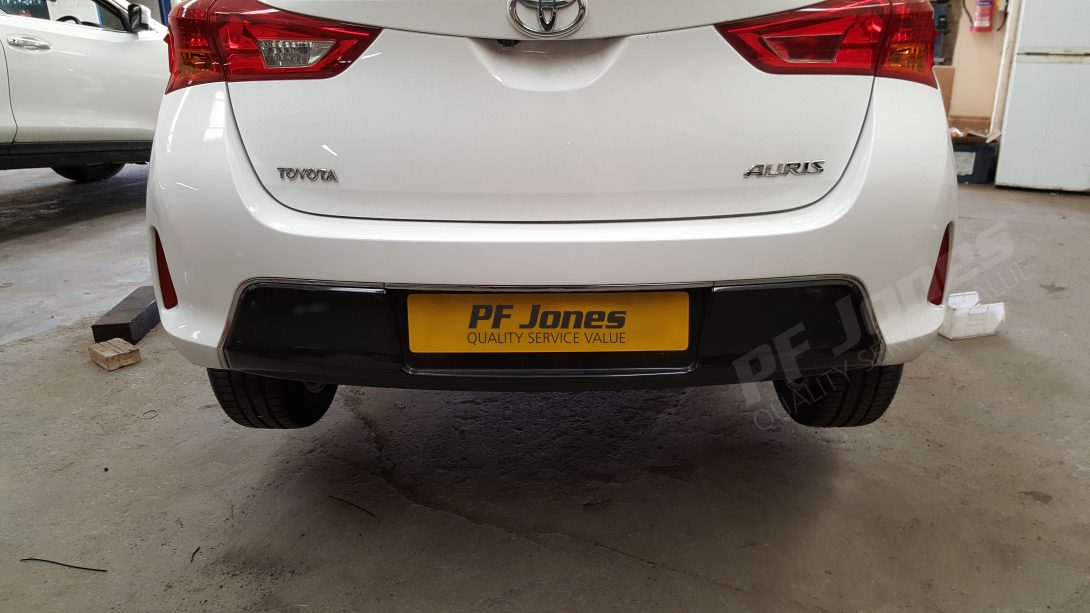 Toyota Auris Hatchback Towbar Fitting 335423