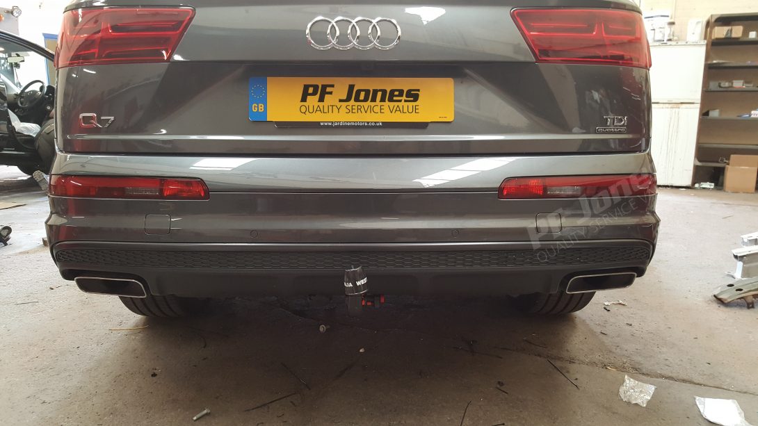 Audi Q7 Towbar Fitting 305437