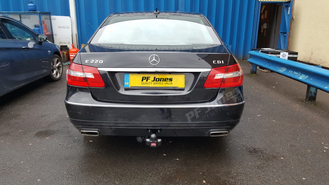 Mercedes E Class Saloon Towbar Fitting 323102