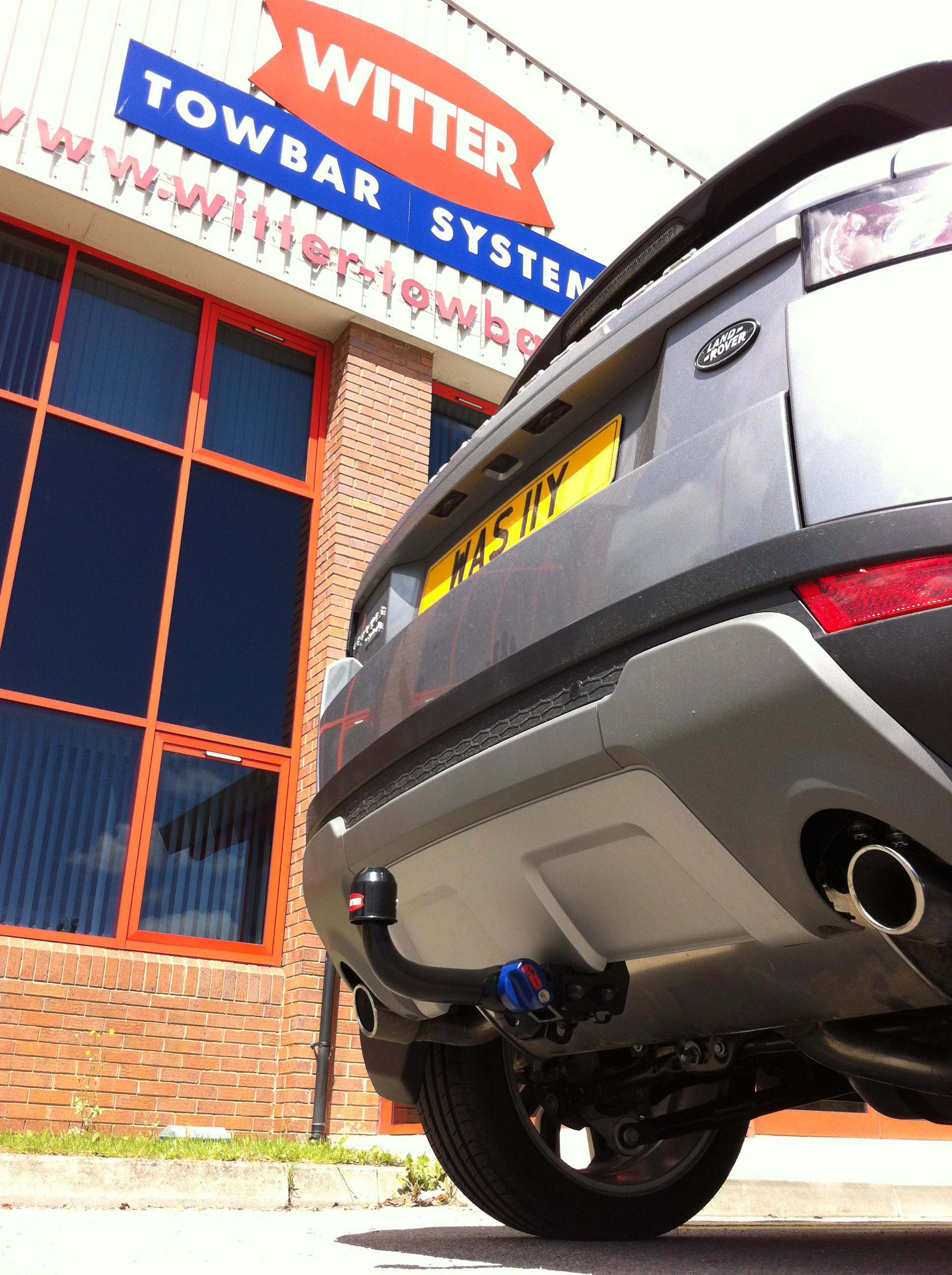 Land Rover Evoque 2011 on Detachable tow bar Land Rover Evoque 2011 on Detachable tow bar