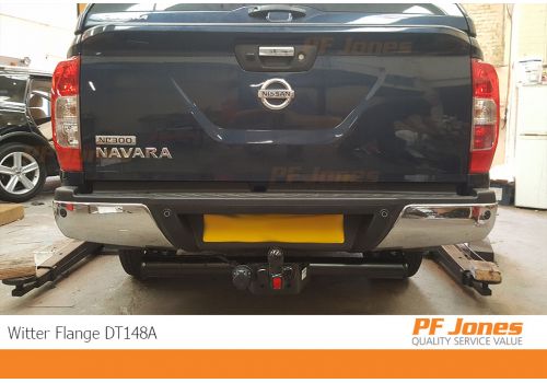 Nissan Navara NP300 2016 on Witter Flange tow bar
